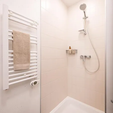 Sia J12 Jelgavas Iela 8 公寓 里加