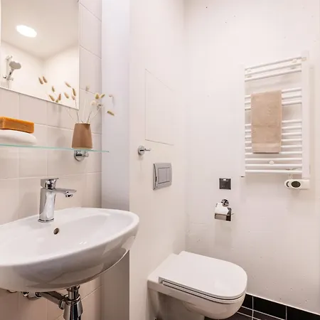 Shed Living Riga - Stylish Urban Stay
